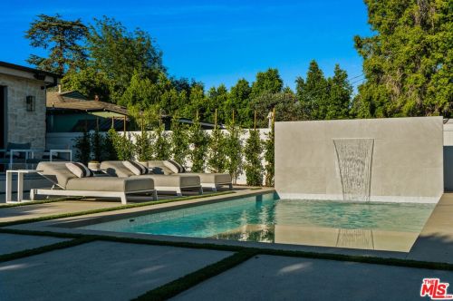 12600 Emelita St, North Hollywood CA  91607-1017 exterior