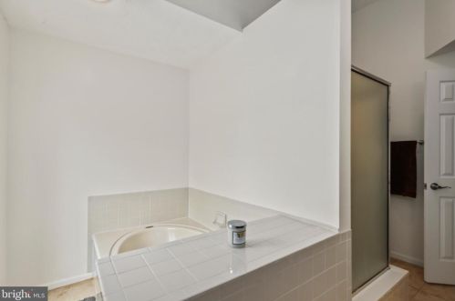 1426 Cellar Crk Way, Herndon VA  20170-2805 exterior