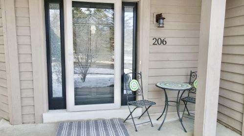 206 University Dr, Waukesha, WI 53188-4108