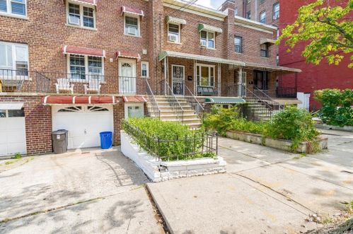 4636 Carpenter Ave, Bronx, NY 10470-1422