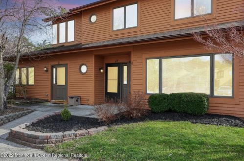 18 English Ln, Bricktown, NJ 08724-2066