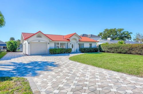 454 Lagoon Ave, Naples, FL 34108-2319