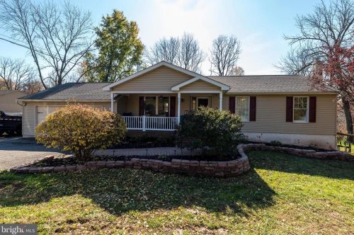 124 Hill Rd, Dale, PA 19504-9227