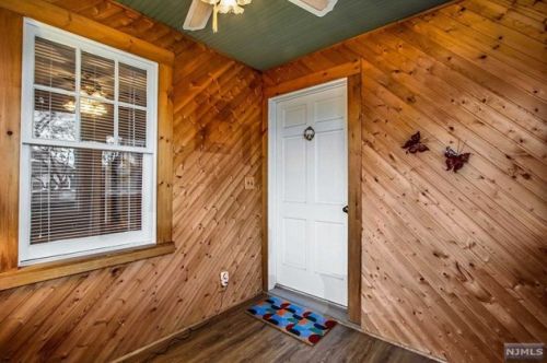 491 James St, N Milford NJ  07646-1023 exterior