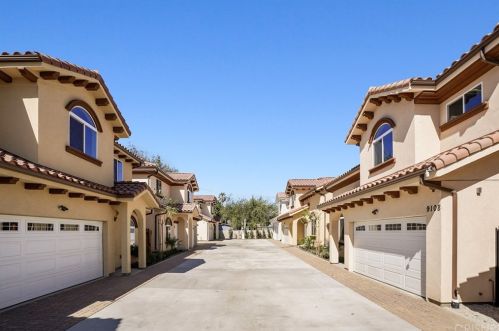 9102 Wakefield Ave, Van Nuys, CA 91402-0014