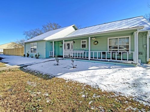 1000 Chestnut St, Honey Grove TX  75446-2036 exterior