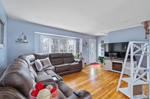 21 Hancock Pl, Iselin NJ  08830-1312 exterior