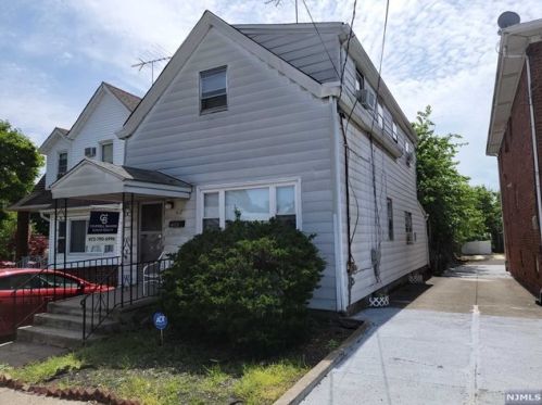 417 Preakness Ave, Paterson NJ  07502-1108 exterior