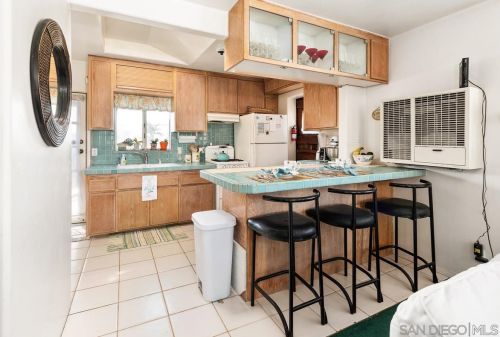 4273 Dawes St, San Diego CA 92109-1230 exterior