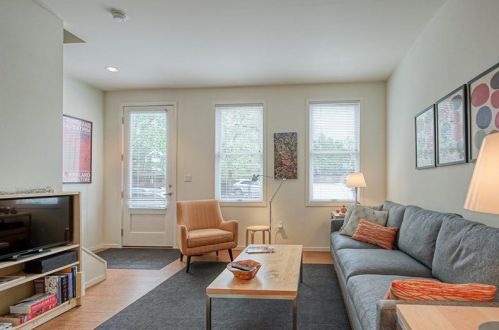 609 Tripoli St, Pittsburgh, PA 15212-4855