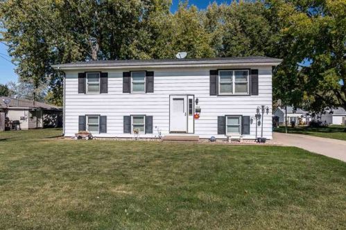 1318 5th St, Shaffton, IA 52730-1741