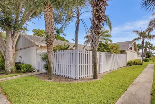 8842 Ranta Ct, Boynton Beach, FL 33436-2482