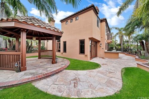 6471 Morningside Dr, Huntington Beach CA  92648-6106 exterior