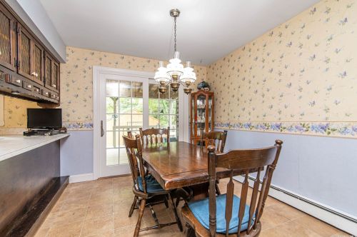 305 9th Ave, Elwood NY  11731-2127 exterior