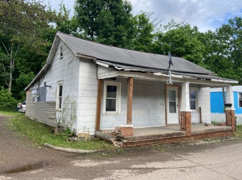 222 Adams St, Nelsonville, OH 45764-1058