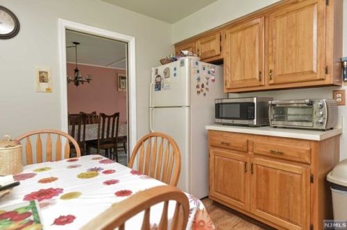 9 Brook Ave, Montvale NJ  07645-2101 exterior