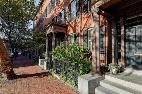 261 Benefit St, Providence, RI 02903-2716