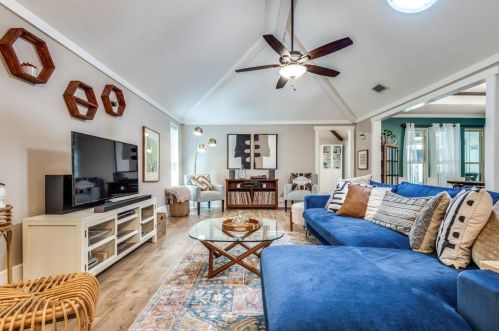 1701 Amazon Dr, Plano TX  75075-6702 exterior