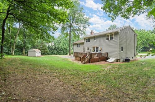 63 Inca Dr, Bridgeport, CT 06611-5528