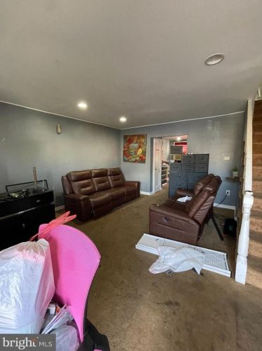 6332 Farnsworth St, Philadelphia, PA 19149-2937