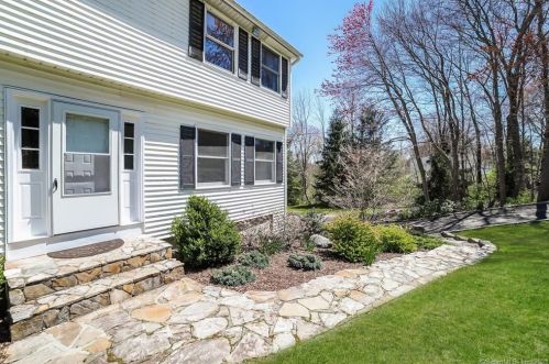 39 Old Hawleyville Rd, Bethel, CT 06801-3112