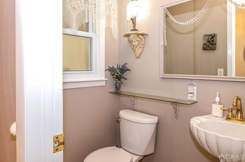19 Herold Pl, Metuchen NJ  08840-2603 exterior