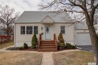 180 Broome Ave, North Lindenhurst, NY 11757-4130