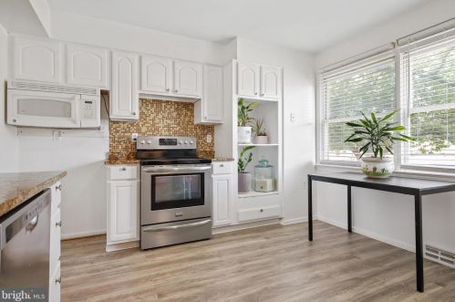 123 Davis Ave, Leesburg VA 20175-3405 exterior