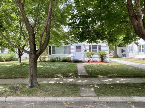 1320 Douglas St, Alex, MN 56308-2439