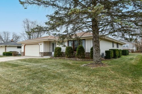14905 Glenora Ave, Waukesha, WI 53151-5824