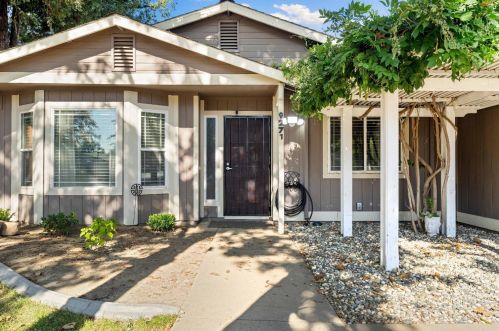 9271 Briles Ct, Elk Grove CA  95624-2451 exterior