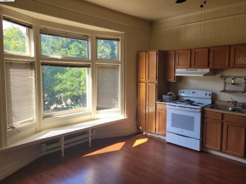 1231 Adeline St, Oakland CA 94607-2810 exterior