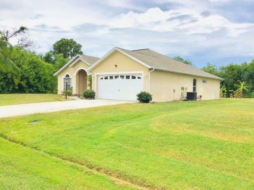 557 Lucero Dr, Fort Pierce, FL 34983-8741