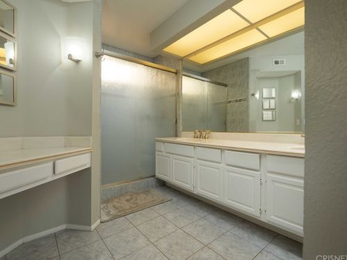 370 Country Club Dr, Simi Valley CA  93065-7649 exterior