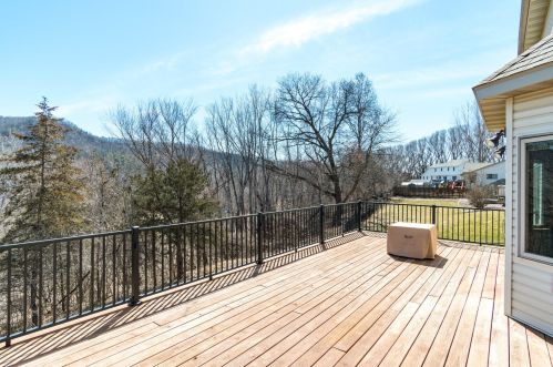 5230 Creekside Pl, La Crosse WI  54601-2296 exterior