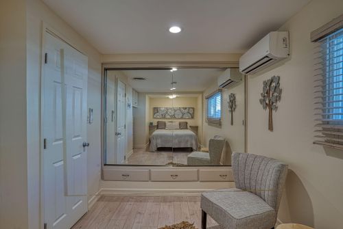 70 Santa Monica St, Palm Springs CA  92264-5257 exterior