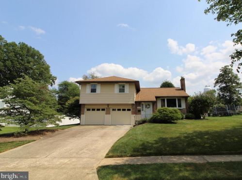 1902 Longcome Dr, Wilmington, DE 19810-3822