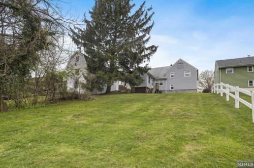 678 Elm St, Maywood, NJ 07607-2049