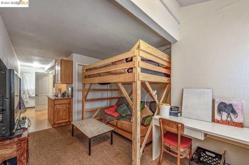 4327 Essex St, Oakland CA 94608-1216 exterior