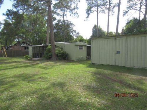 711 4th St, Carrabelle, FL 32322-2256