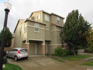 4207 Dardanelles St, Sacramento, CA 95834-7611