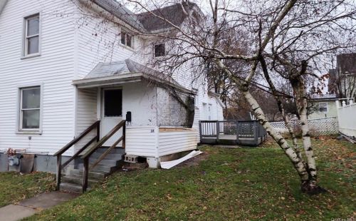 38 Crescent Pl, Middletown NY  10940-5627 exterior