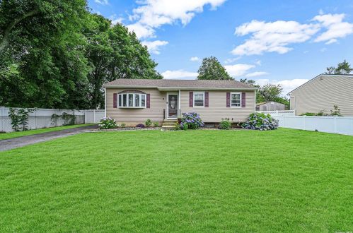 22 Chestnut Rd, Amityville, NY 11701-1006