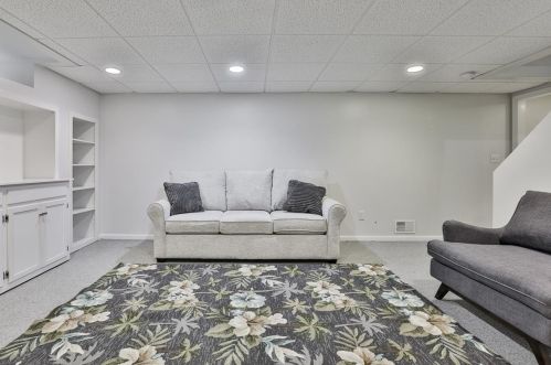 40 Laurel Crst Dr, Brookline NH 03033-2137 exterior