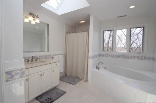 86 Blanket Mdw Rd, Upper Stepney CT 06468-1095 exterior