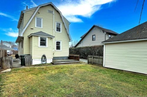 18 Cowles St, Milford CT  06461-4022 exterior