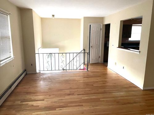 721 Bellmore Rd, North Bellmore, NY 11710-3722