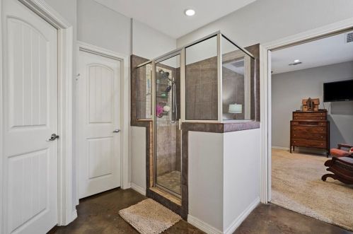 707 Main St, Waxahachie TX  75165-3233 exterior