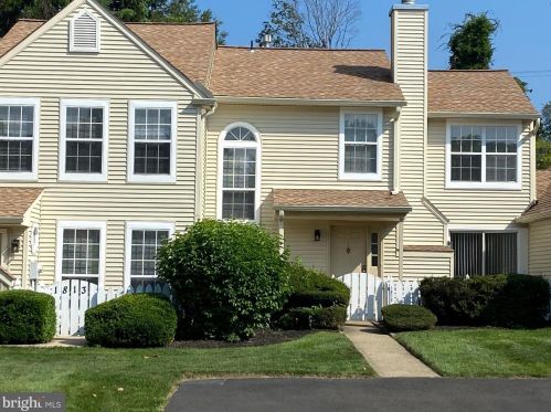 1815 Hennessy Dr, Southampton, PA 18966-4039