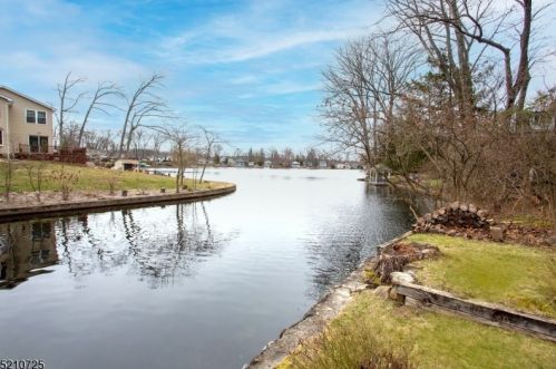 170 Rainbow Trl, Parsippany NJ  07834-3214 exterior